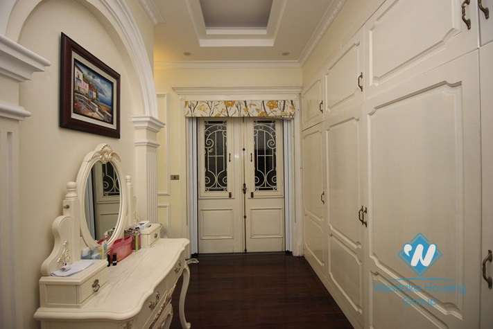 Charming villa for rent in Vinhomes Riverside, Long Bien District, Ha Noi